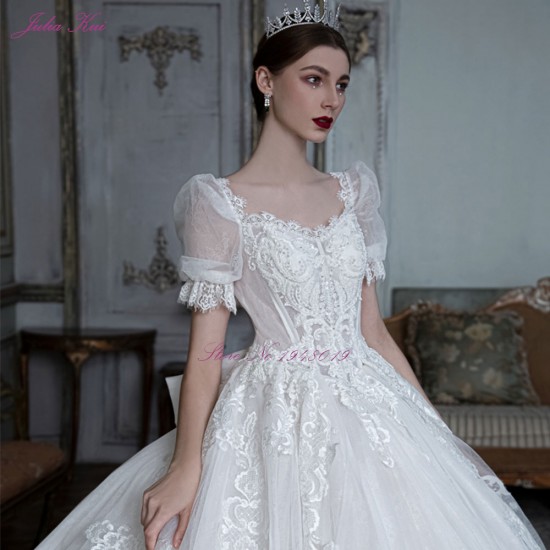 Julia Kui Puff Sleeve Ball Gown Wedding Gown With Gorgeous Lace Luxury Chapel Train vestido De noiva Julia Kui Puff Sleeve Ball Gown Wedding Gown With Gorgeous Lace Luxury Chapel Train vestido De noiva