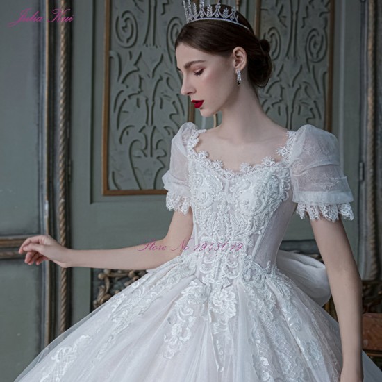 Julia Kui Puff Sleeve Ball Gown Wedding Gown With Gorgeous Lace Luxury Chapel Train vestido De noiva Julia Kui Puff Sleeve Ball Gown Wedding Gown With Gorgeous Lace Luxury Chapel Train vestido De noiva