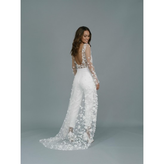 Romantic Wedding Jumpsuit with Long Train 3D Floral Appliques Lace Long Sleeves Outfit Reception Gowns Bridal Pant Suit Romantic Wedding Jumpsuit with Long Train 3D Floral Appliques Lace Long Sleeves Outfit Reception Gowns Bridal Pant Suit