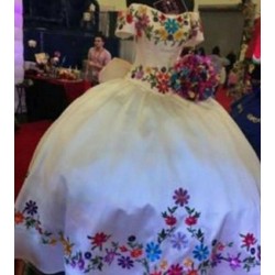 White Embroidered Quinceanera Dress Mexican Theme Vestidos De Novia Sweet 15 Dress Prom Dress Graduation Party Gowns